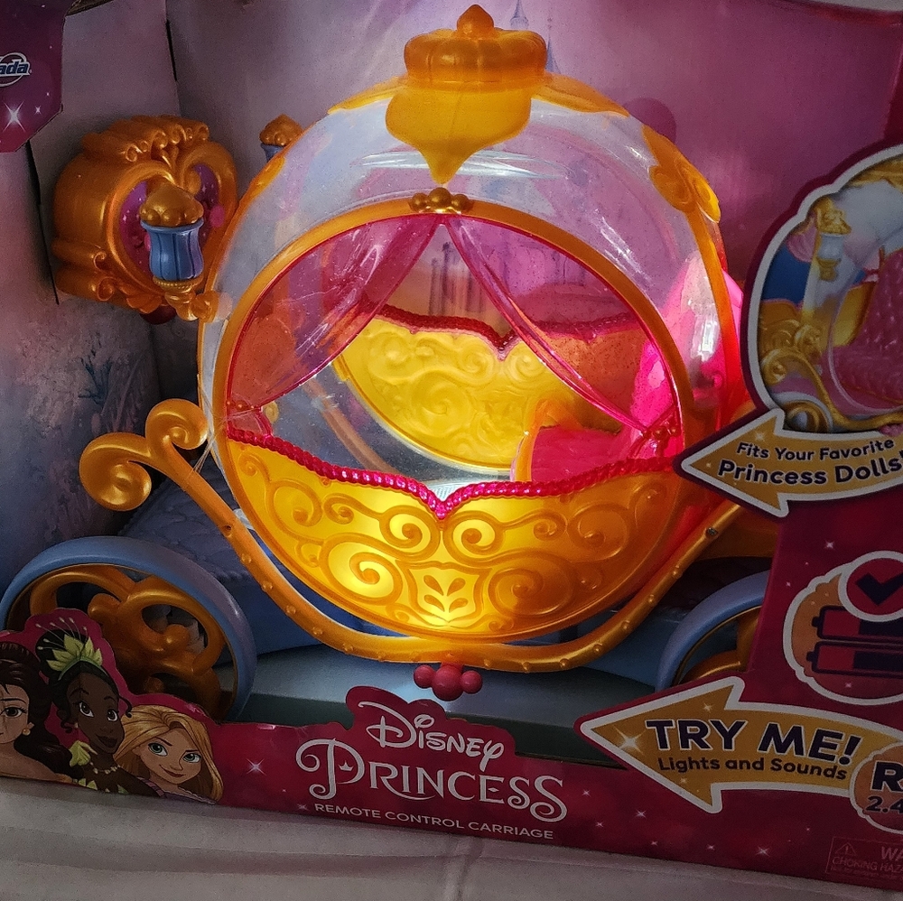 Disney Princess Carriage - Picture 2 of 2